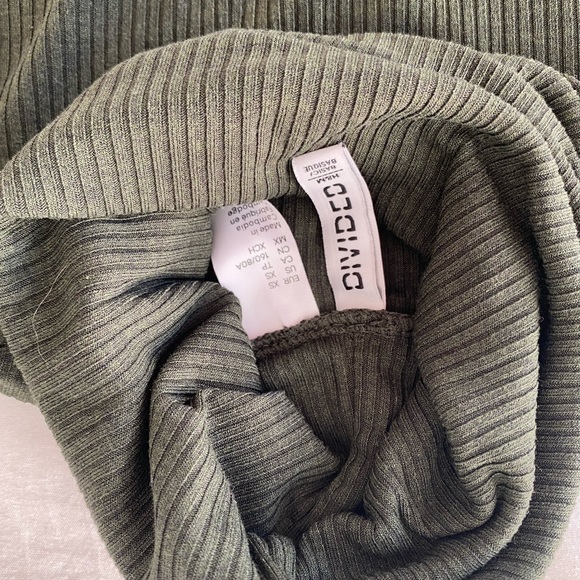 Green Knit Turtleneck - Picture 2 of 2